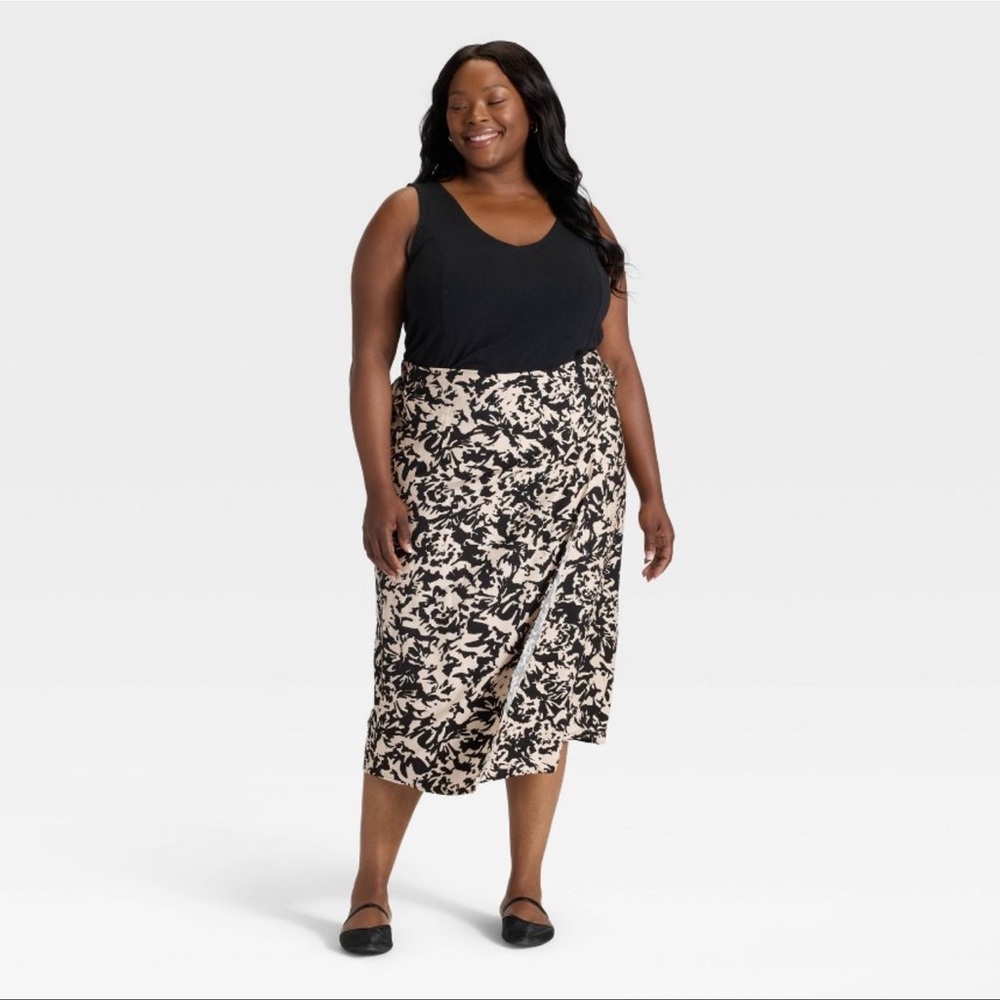 Women’s Midi Wrap Skirt - Ava and Viv - Black Abstract Size XL